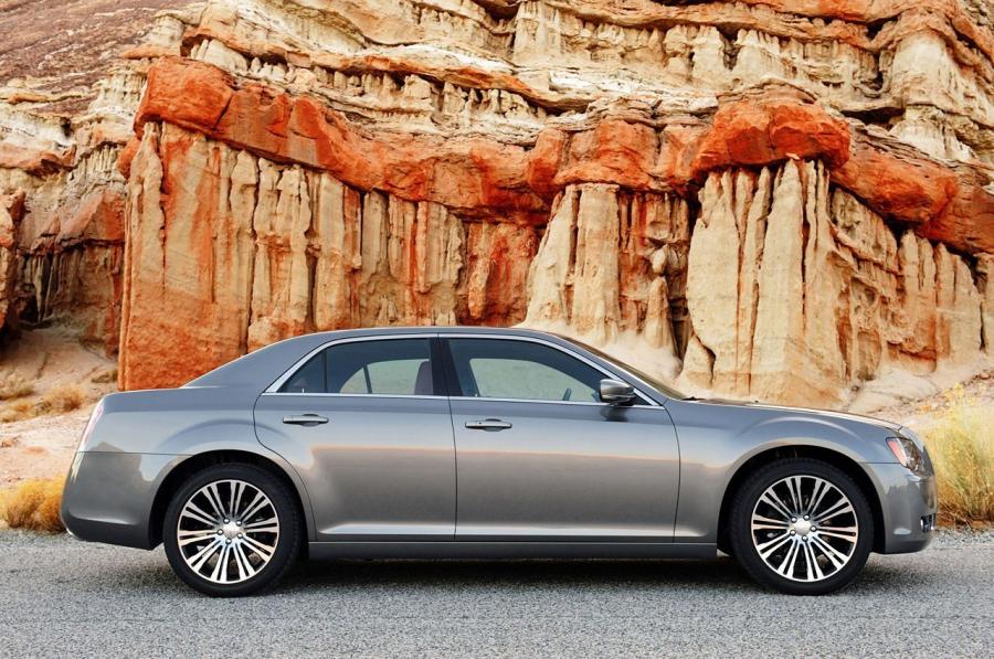 Chrysler 300C S 2012 года  (фото 44 из 46)
